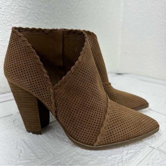 Vince Camuto Lamorna Perforated Pointy Toe Bootie Stacked Heel Chestnut New Sz 9 - Picture 11 of 11